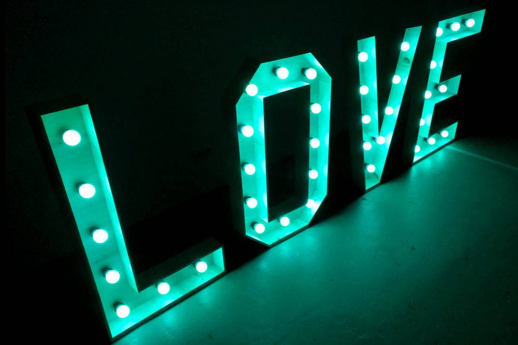 LOVE LED Letters huren
